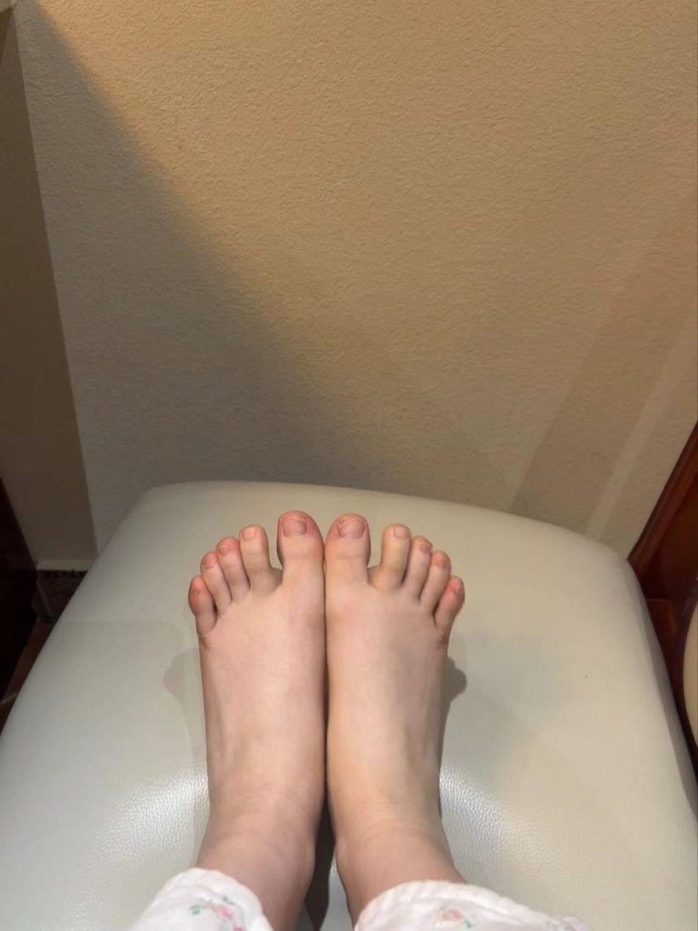 脚模面试脸足同框套路系列-033-35号-小姐姐[8P/4V/61MB]插图1