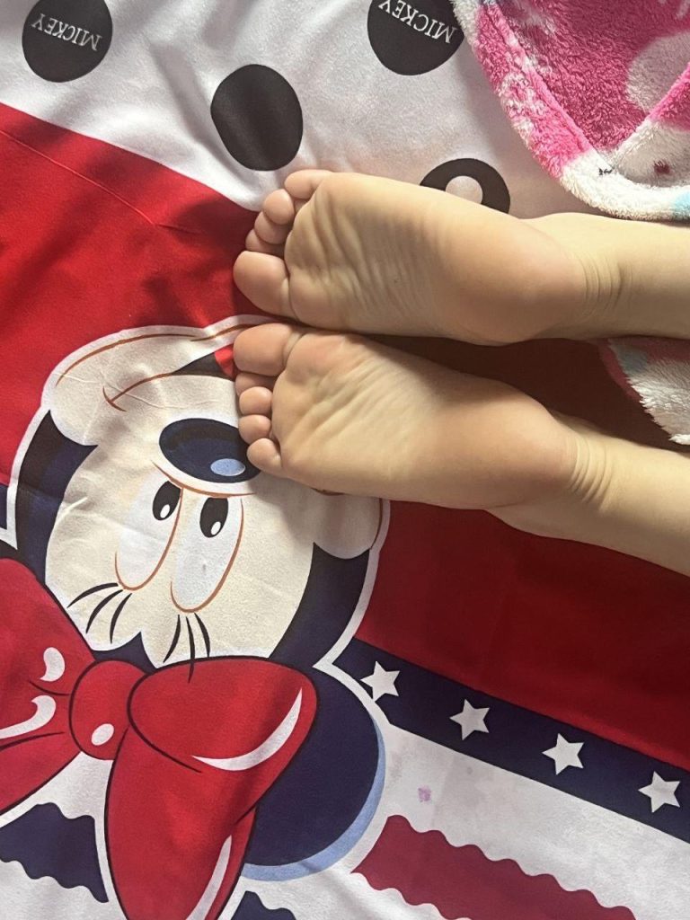 脚模面试脸足同框套路系列-035-37号-小姐姐[14P/5V/68MB]插图3