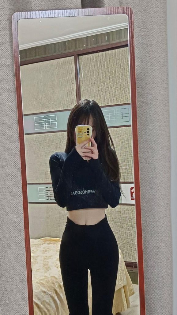 脚模面试脸足同框套路系列-039-164 44 37 小姐姐[9P/1V/29MB]插图1