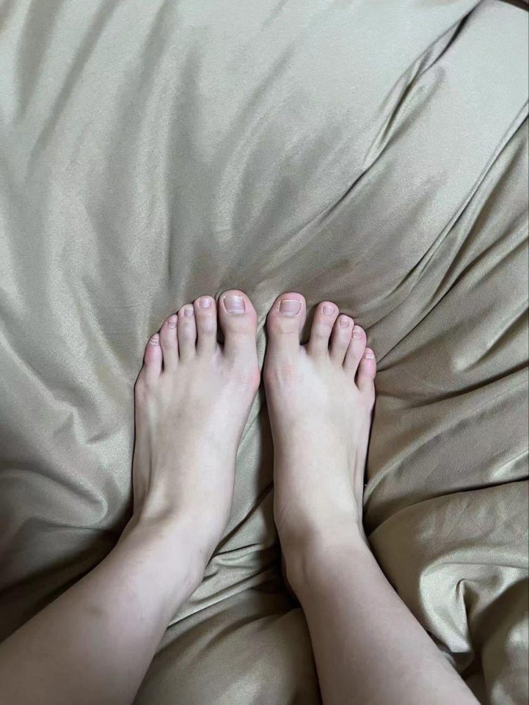 脚模面试脸足同框套路系列-041-165 100 38 抖音小网紅[7P/1V/24MB]插图1