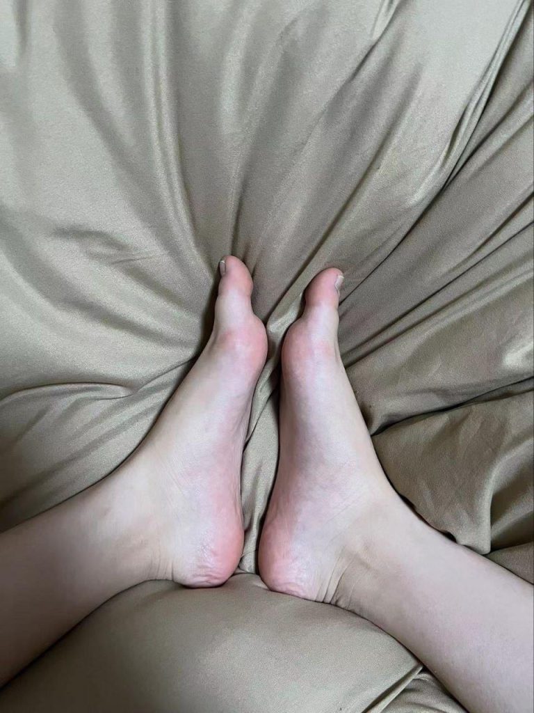 脚模面试脸足同框套路系列-041-165 100 38 抖音小网紅[7P/1V/24MB]插图2