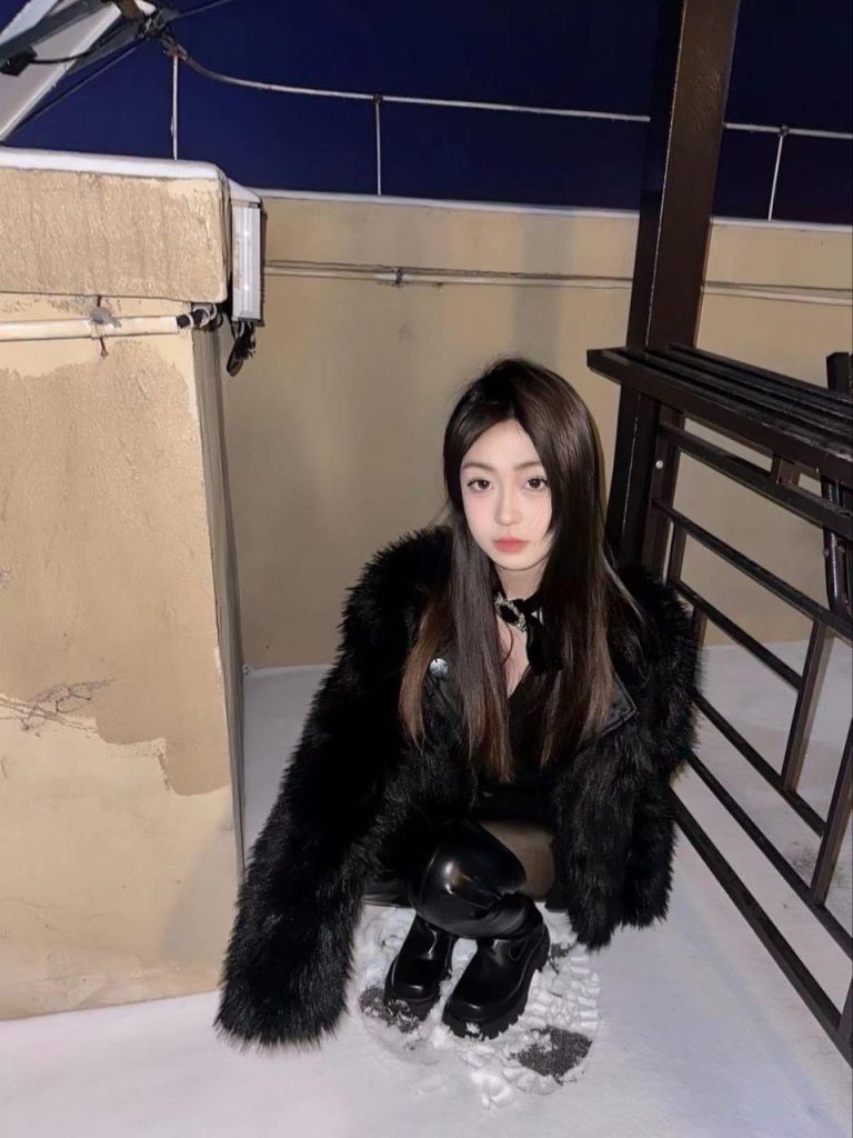 脚模面试脸足同框套路系列-043-165 90 37 小富婆 黑丝 口腔牙齿展示[10P/10V/142MB]插图2