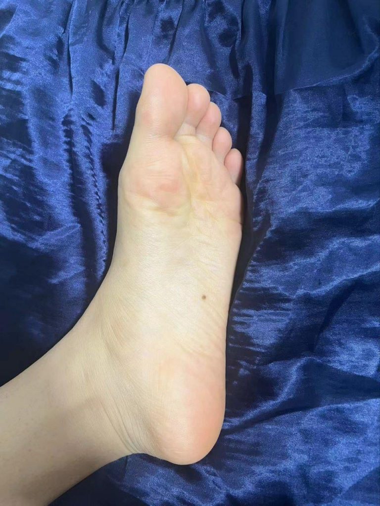 脚模面试脸足同框套路系列-049-168 102 37 东北妹字[6P/2V/13MB]插图1