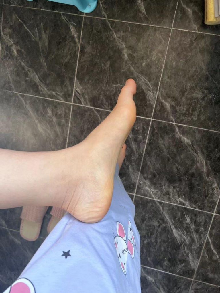 脚模面试脸足同框套路系列-050-170 106 39 黑丝内裤[12P/2V/11MB]插图2