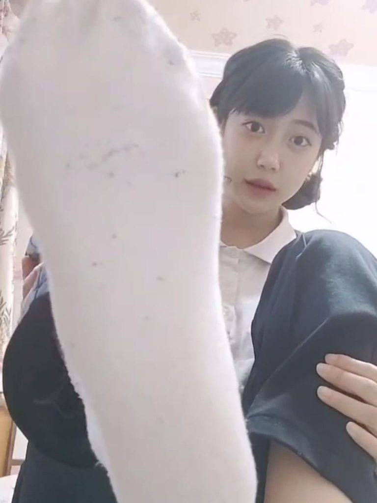 脚模面试脸足同框套路系列-063-39码大脚底[9P/6V/53MB]插图1