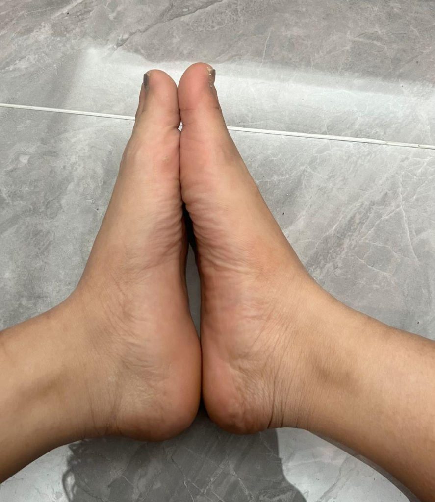 脚模面试脸足同框套路系列-066-爱笑呆萌小美女[7P/2V/12MB]插图1