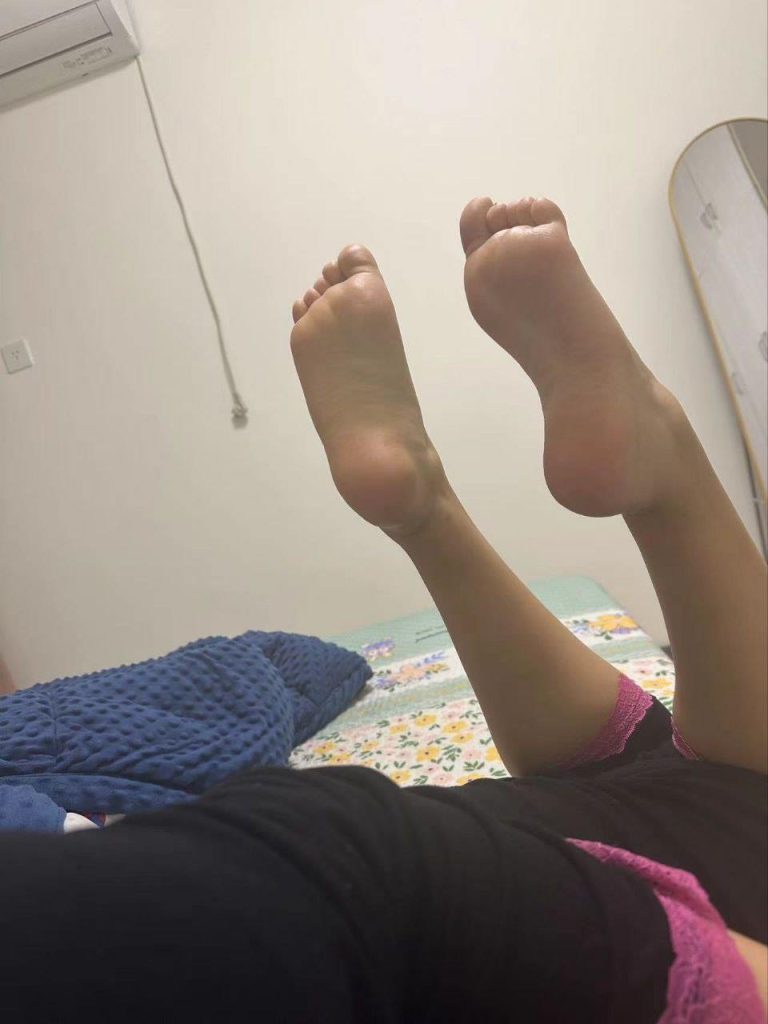 脚模面试脸足同框套路系列-070-白衣少女[10P/11V/63MB]插图2