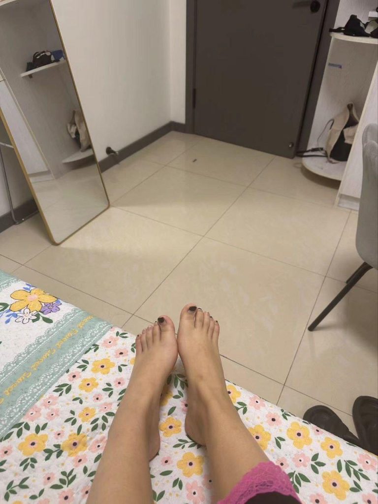 脚模面试脸足同框套路系列-070-白衣少女[10P/11V/63MB]插图3