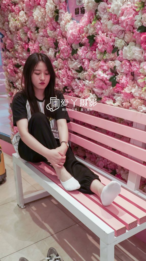 爱丫摄影 001 未来城黑白衣白棉袜船袜脚全程 [190P/2V/9.73G]插图