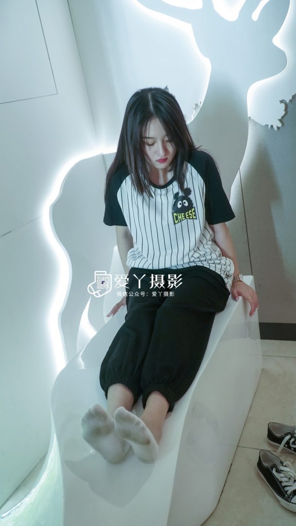 爱丫摄影 001 未来城黑白衣白棉袜船袜脚全程 [190P/2V/9.73G]插图3