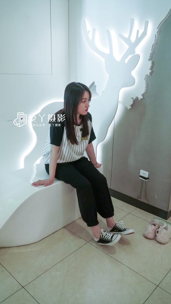 爱丫摄影 001 未来城黑白衣白棉袜船袜脚全程 [190P/2V/9.73G]插图2