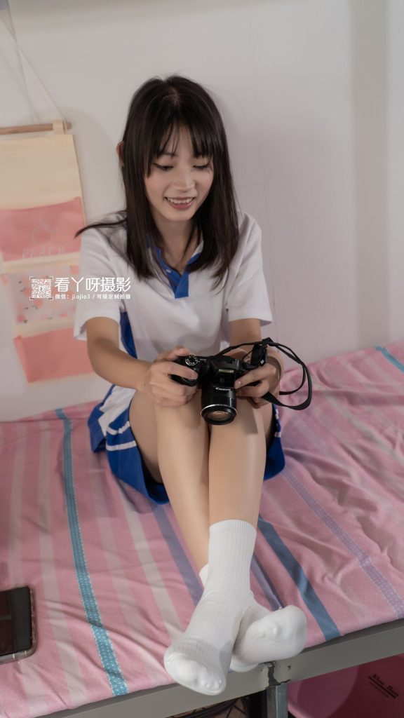 爱丫摄影 004 蓝校服女孩白棉袜脚裸足[187P/1V/4.45GB]插图3