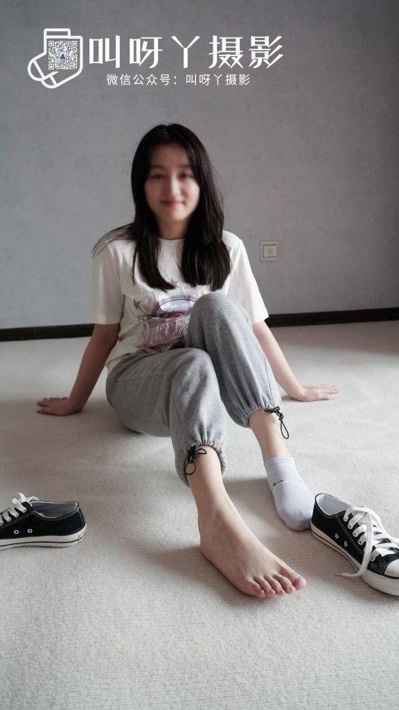 呀丫摄影 006 多视频版 帆布鞋白棉袜裸足 [237P/2V/3.66G]插图3