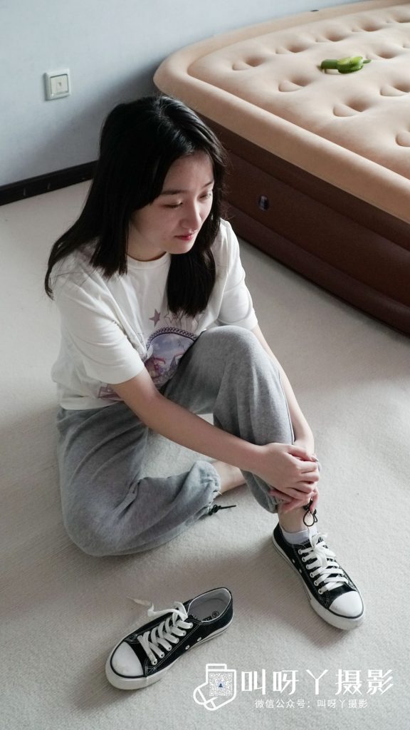 呀丫摄影 006 多视频版 帆布鞋白棉袜裸足 [237P/2V/3.66G]插图2