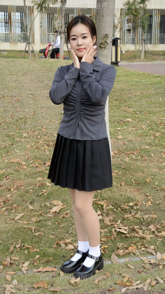 [爱月下] NO.006 茜茜~灰色小JK [100P/1V/3.06G]插图2