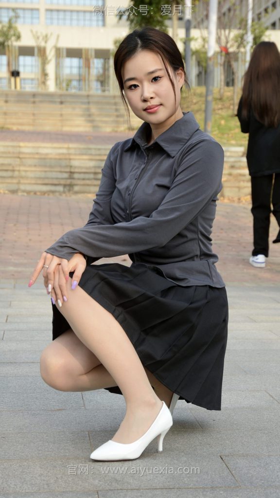 [爱月下] NO.006 茜茜~灰色小JK [100P/1V/3.06G]插图1