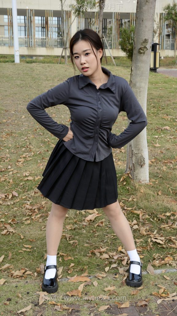 [爱月下] NO.006 茜茜~灰色小JK [100P/1V/3.06G]插图3