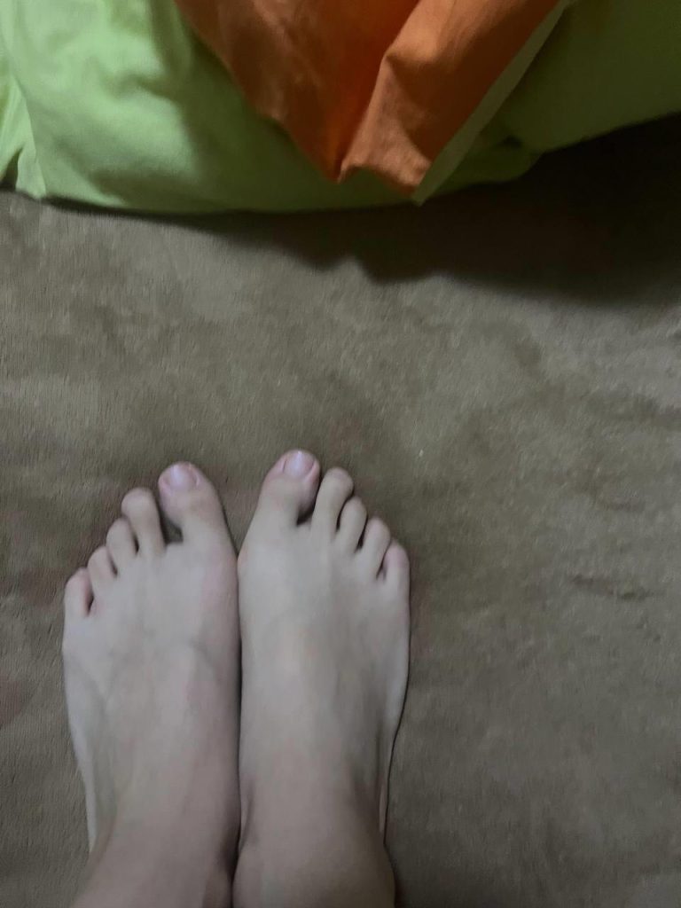 脚模面试脸足同框套路系列-078-高颜值红白脚[4P/5V/71MB]插图2