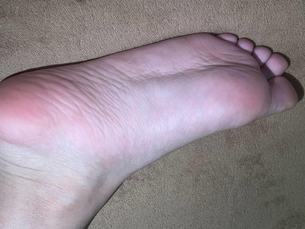 脚模面试脸足同框套路系列-078-高颜值红白脚[4P/5V/71MB]插图1