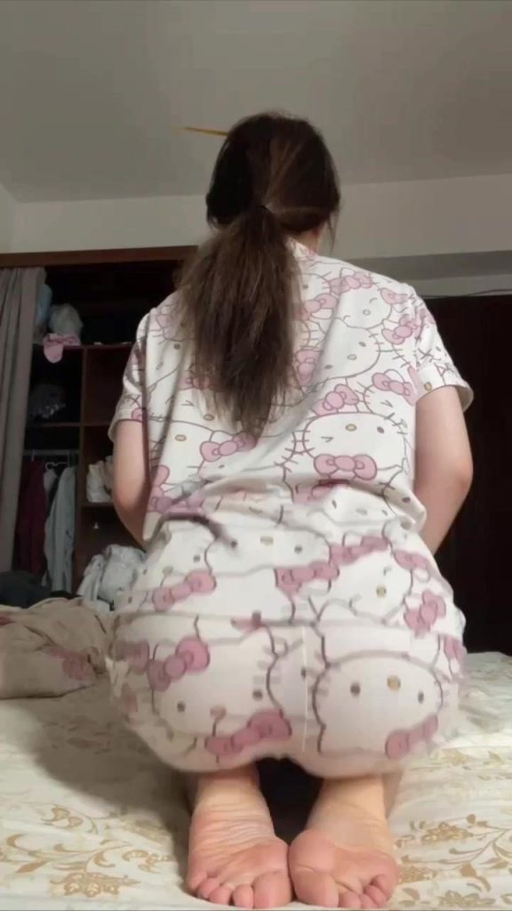 脚模面试脸足同框套路系列-080-高颜值每足大姐姐[10P/46V/621MB]插图1