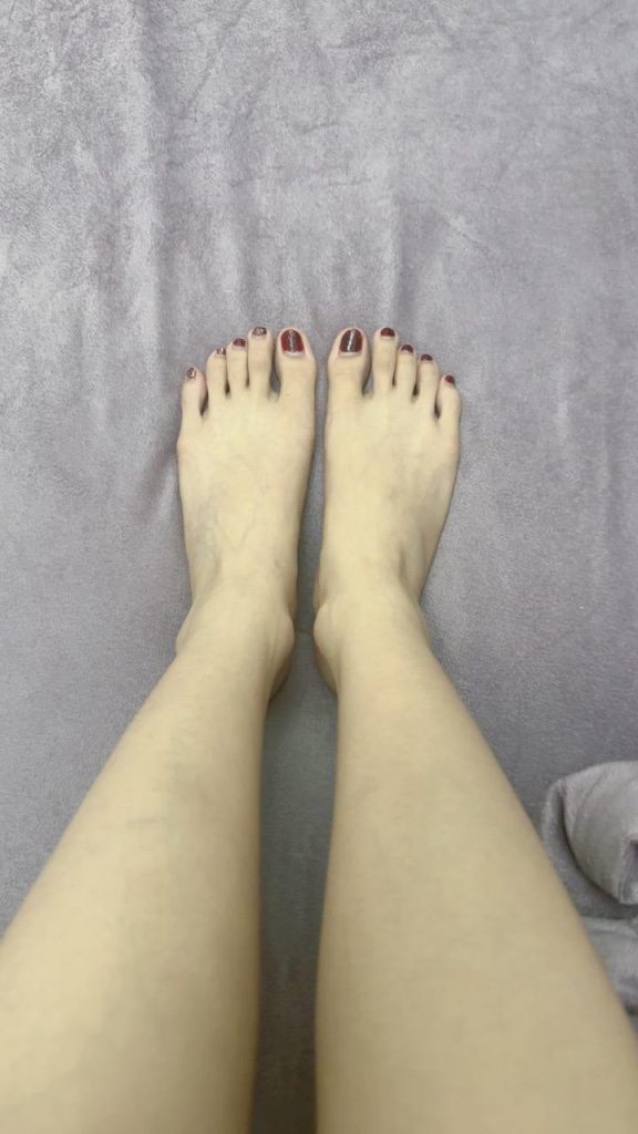 脚模面试脸足同框套路系列-093 模拟zj各种姿势秀腿脚 [18P/28V/327M]插图3