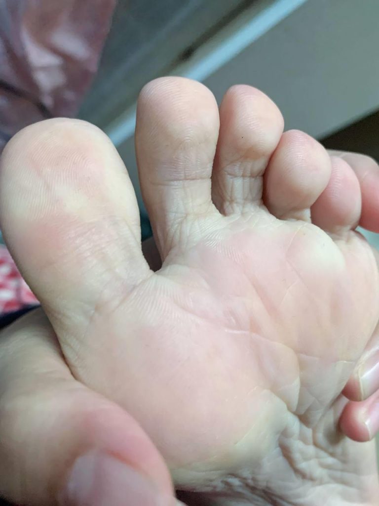 脚模面试脸足同框套路系列-094 可爱mm超近距离拍脚 [13P/6V/68M]插图2