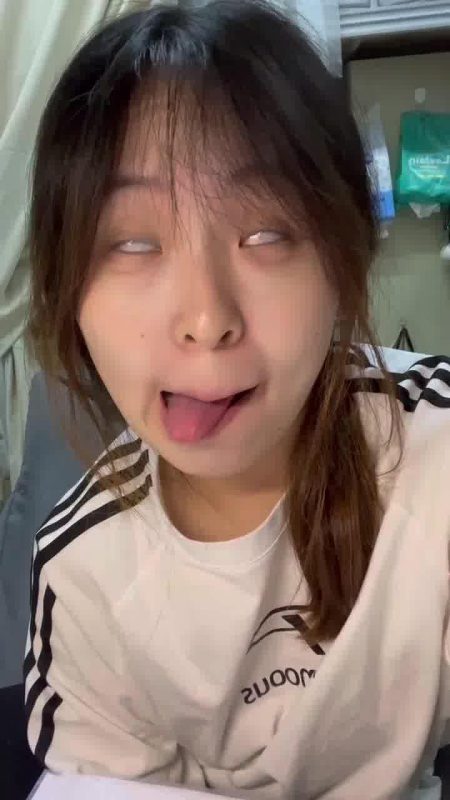 脚模面试脸足同框套路系列-098 女大表情丰富展示脚底 模拟zj[48V/501M]-无料摄影圈