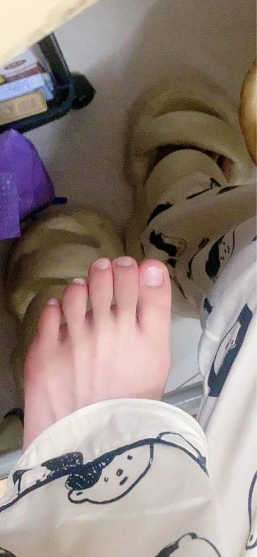 脚模面试脸足同框套路系列-108 黄头发MM [22P/20V/124M]-无料摄影圈