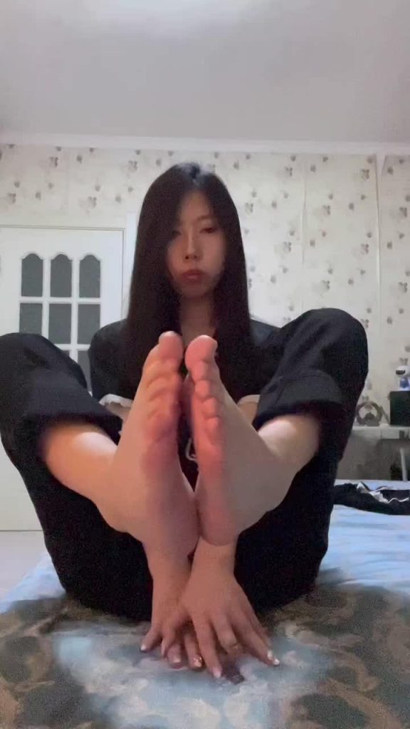 脚模面试脸足同框套路系列-117 翻白眼秀脚 挑鞋 模拟zj[13P/4V/73M]插图1