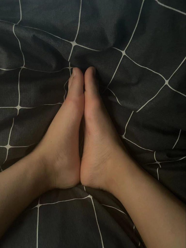 脚模面试脸足同框套路系列-122 艺术院校校花[5P/2V/8M]插图2