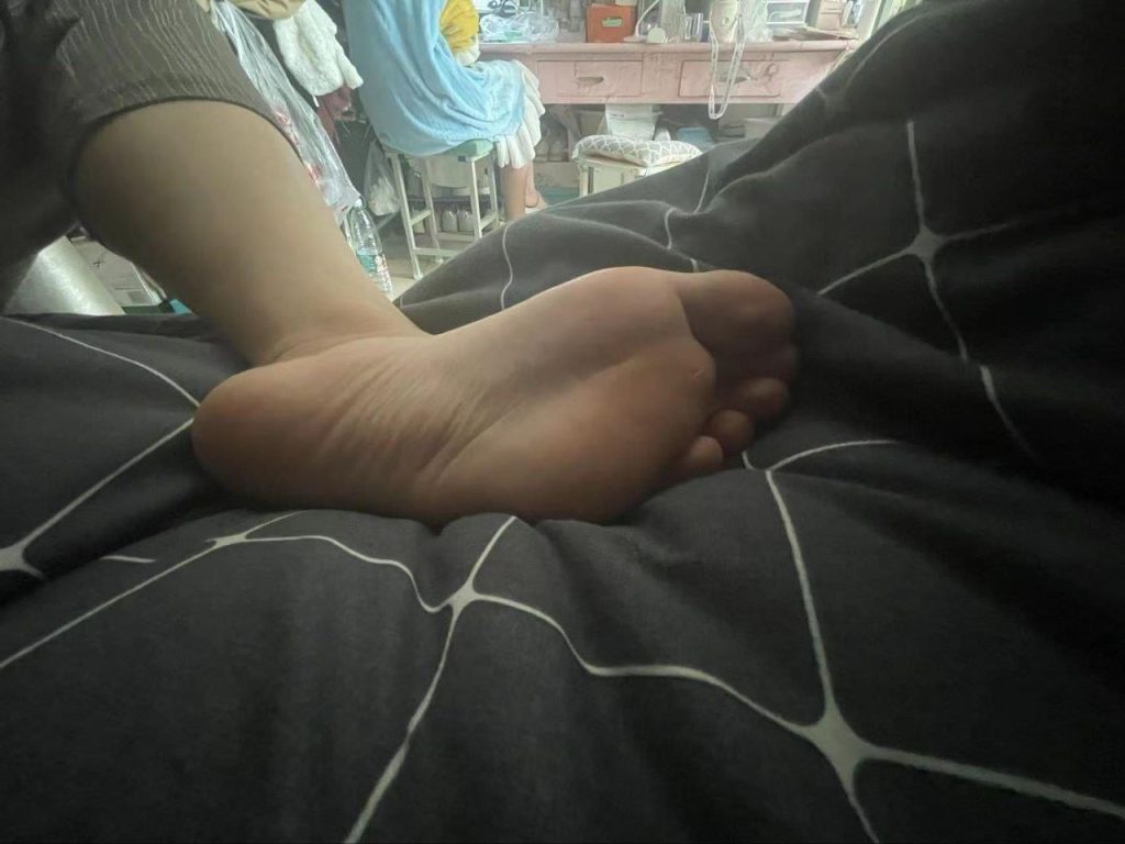 脚模面试脸足同框套路系列-122 艺术院校校花[5P/2V/8M]插图1