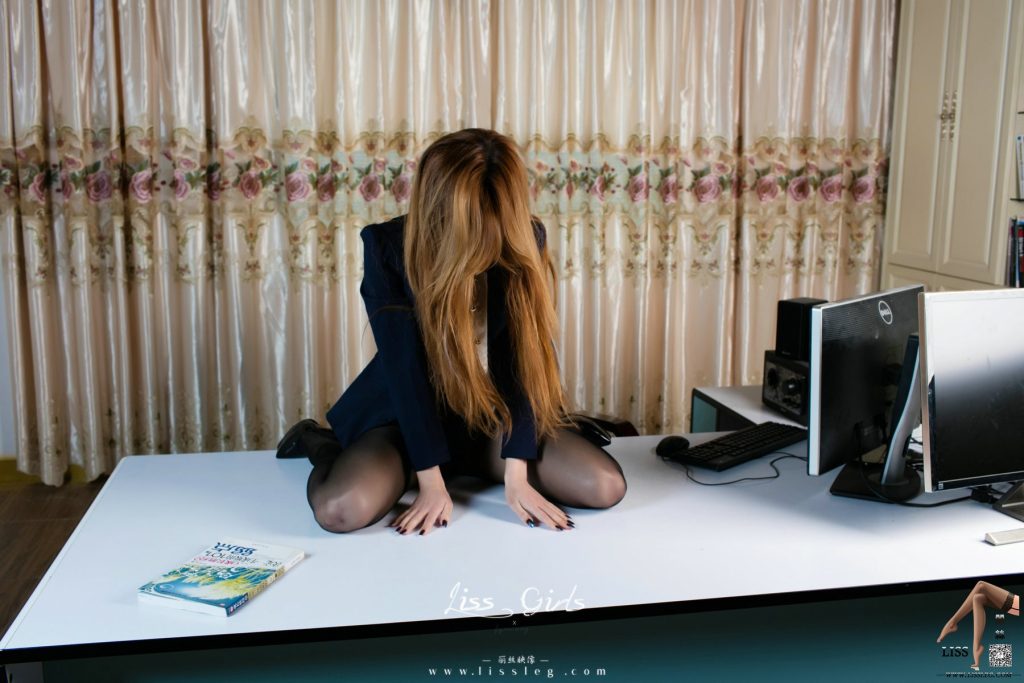 [LISS丽丝映像]NO.011 筱纯 请别再办公室里爱上我《第二季》[51P/56MB]插图1