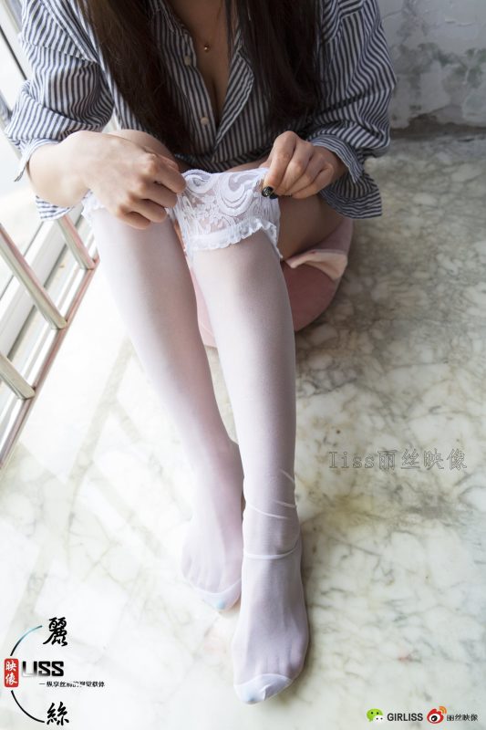 [LISS丽丝映像]NO.004 莎莎小姐《白蕾丝筒袜与超薄肉丝之战》[90P/1.44G]-无料摄影圈