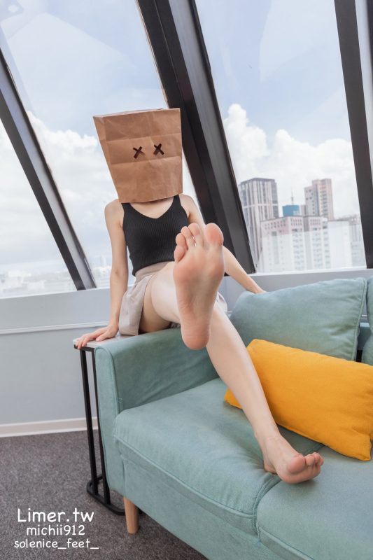 Limerence原创 NO.013 Michii神秘纸袋女孩的裸足大解放[170P/1V/3.79GB]-无料摄影圈