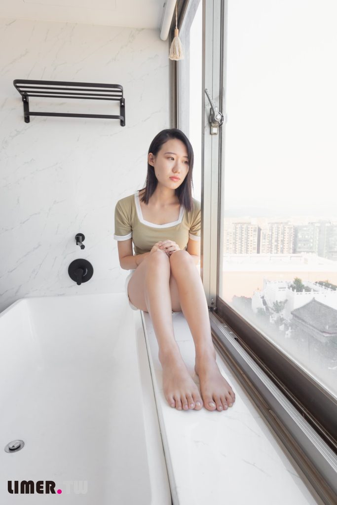 Limerence原创 NO.014 学生素人Sarah裸足首作[169P/1V/3.49GB]插图1