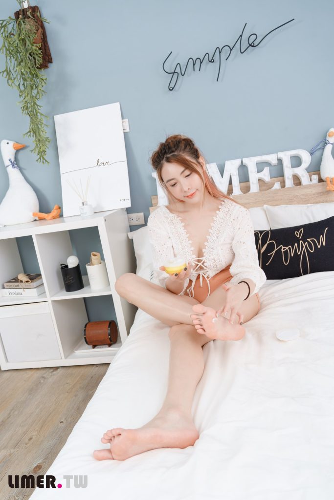 Limerence原创 NO.031 超美Aya台日混血魔鬼身材 夏日清凉裸足夹脚拖[144P/1V/3.11GB]插图1