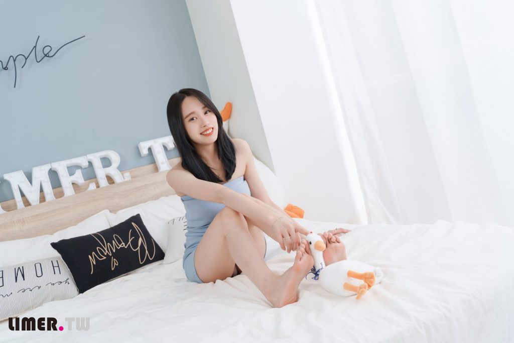 Limerence原创 NO.034 极品女神Sammy 嫩足玩弄穆勒鞋[145P/1V/2.78GB]插图3