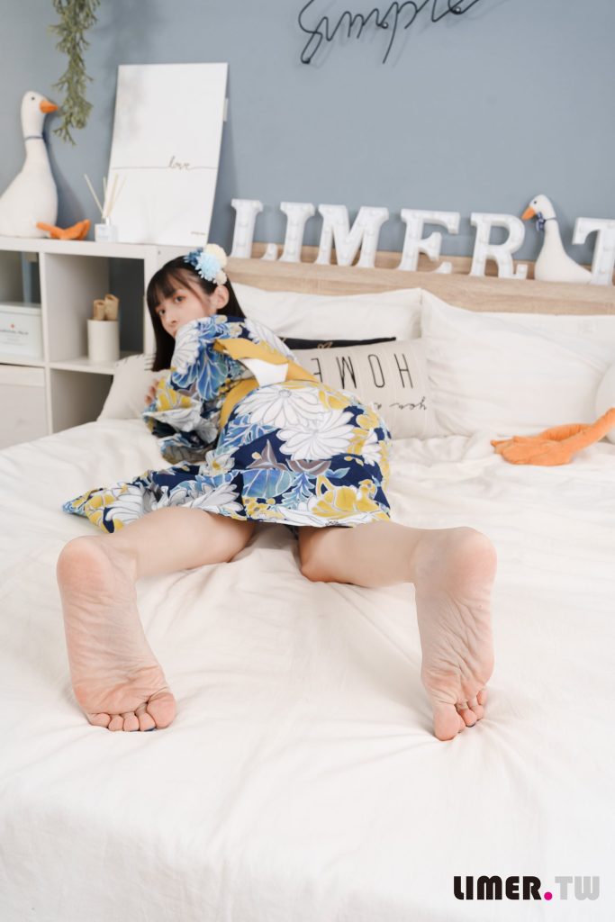 Limerence原创 NO.042 日本妹子子 超敏感脚脚初次被TK[160P/1V/4.86GB]插图3