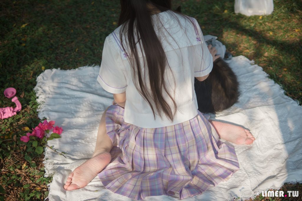 Limerence原创 NO.047 海蓝 白皙希腊脚 JK户外野餐[199P/1V/1.54GB]插图3