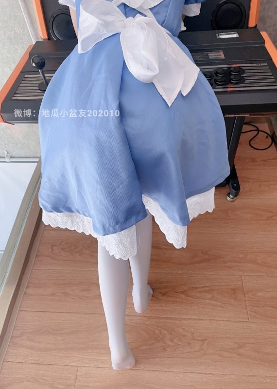 014-地瓜小盆友-蓝女仆装白丝足电玩[16M]-无料摄影圈