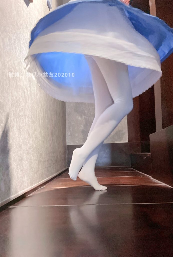 014-地瓜小盆友-蓝女仆装白丝足电玩[16M]插图3