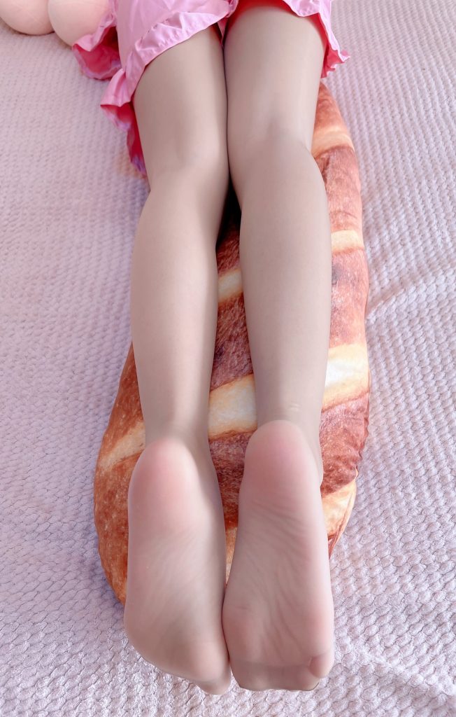 022-地瓜小盆友-粉连衣裙肉丝足[70M]插图2