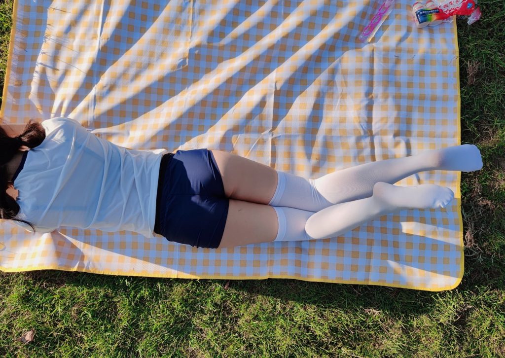 042-地瓜小盆友-草地2[61M]插图2