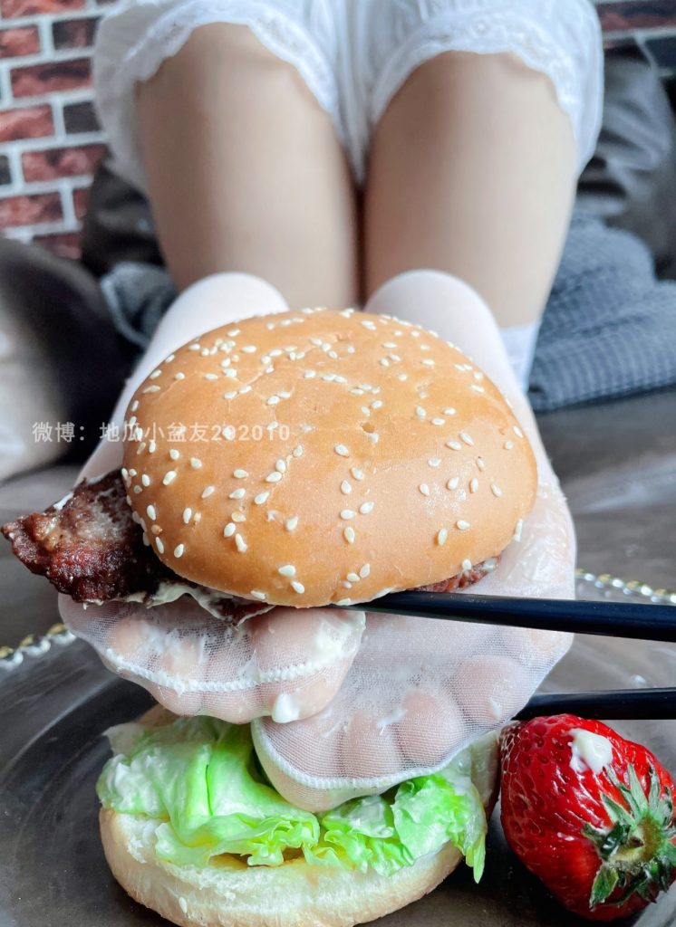 044-地瓜小盆友-地瓜牌白丝嫩足汉堡【图包+视频】[998M]插图3