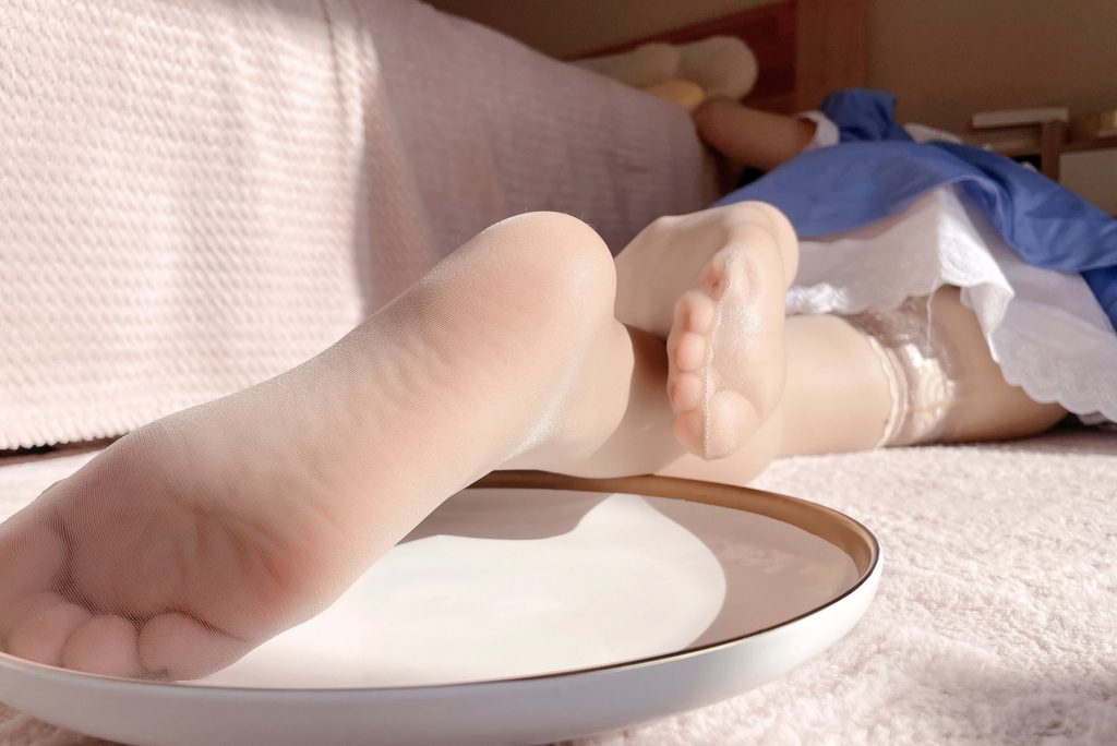 045-地瓜小盆友-地瓜牌肉丝裸足汉堡[68M]插图2