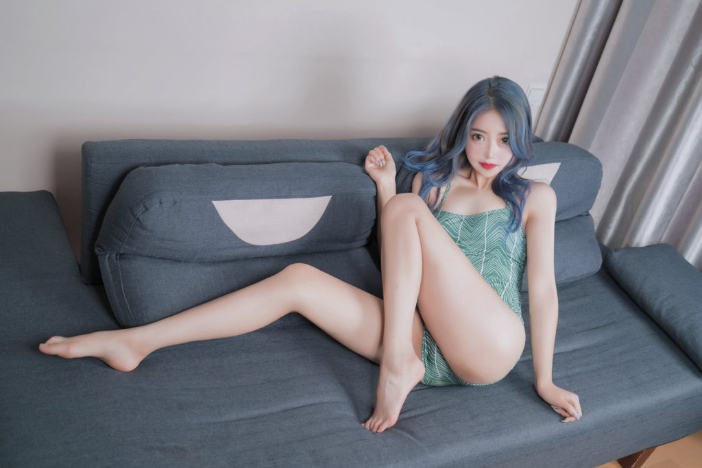 eloise软软 NO.004 – 泳衣[16P/192MB]插图1