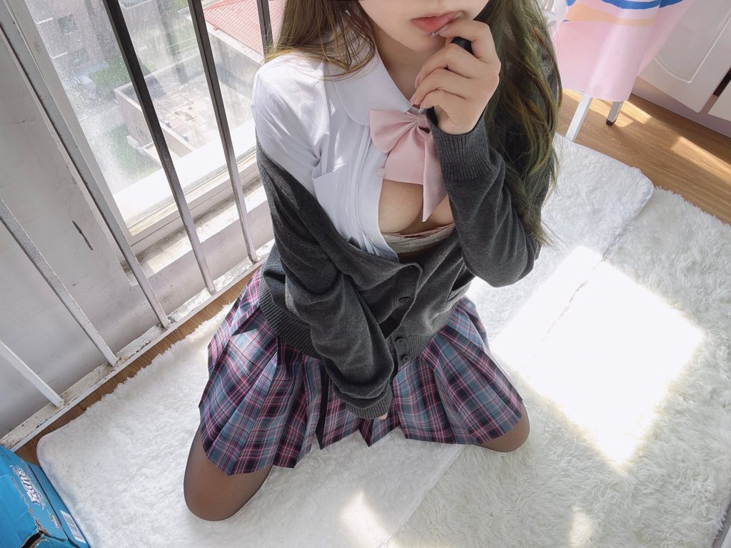 eloise软软 NO.013 – JK黑丝[52P/212MB]插图3