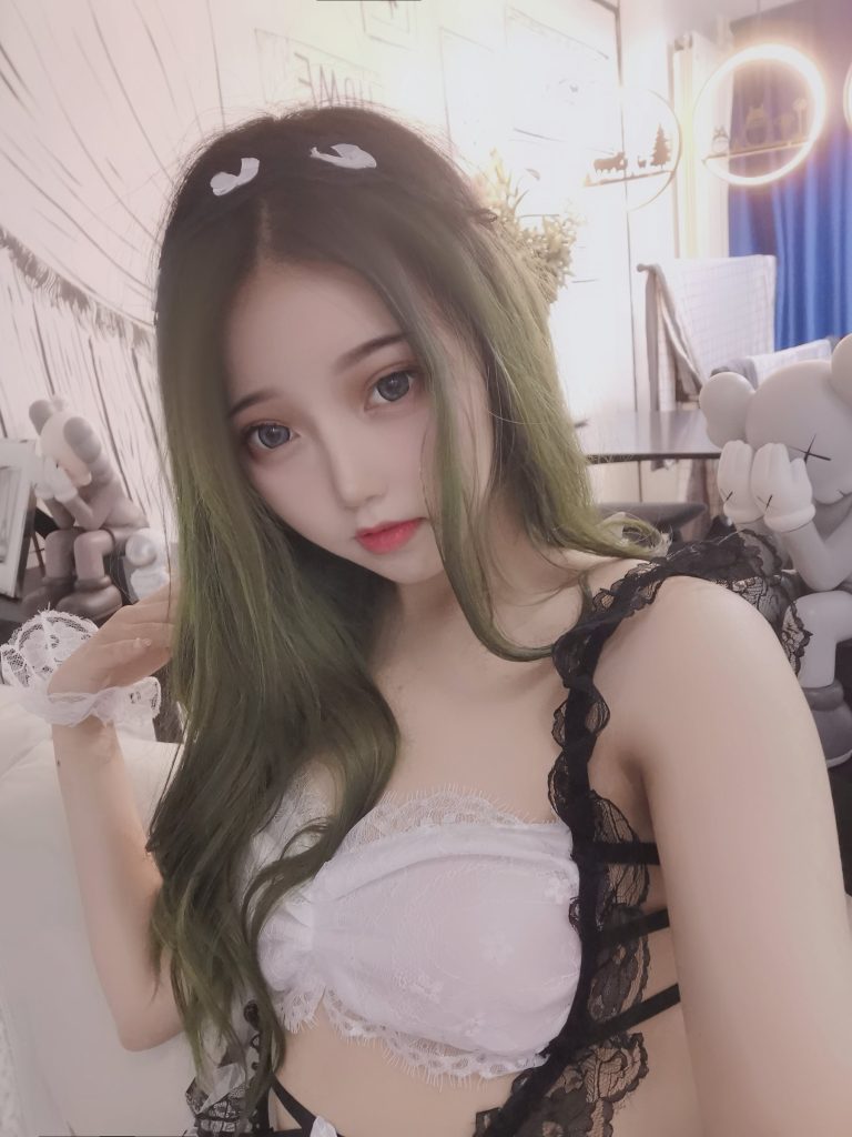 eloise软软 NO.018 – 日常自拍[174P/4V/409MB]插图3