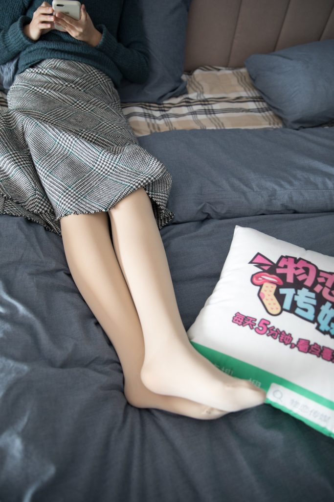 物恋传媒 No.124 可儿-床边的肉丝秀 [99P/1V/2.05GB]插图3