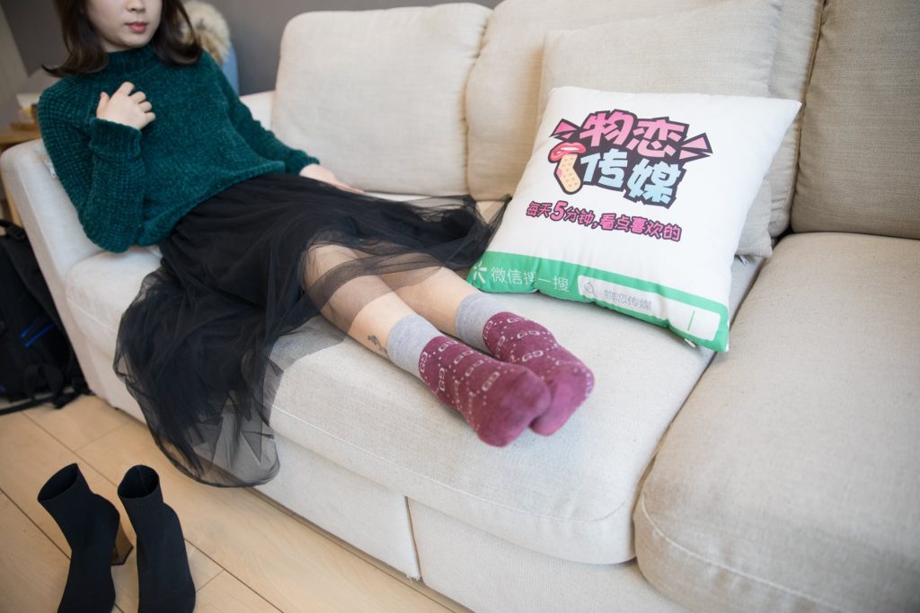 物恋传媒 No.127 米莱-温暖的，毛衣纱裙袜子靴 [162P/1V/2.97GB]插图1